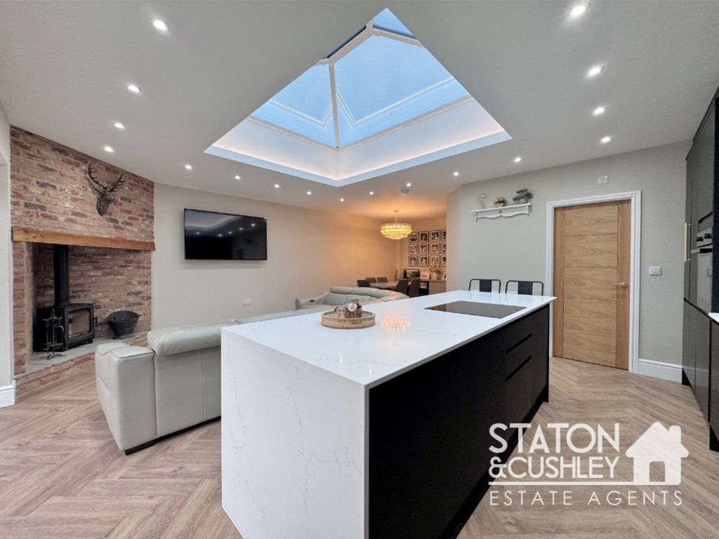 Property photo 2 of 39