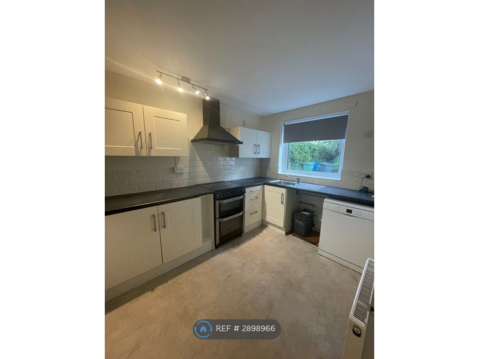 Property photo 3 of 17 Kitchen