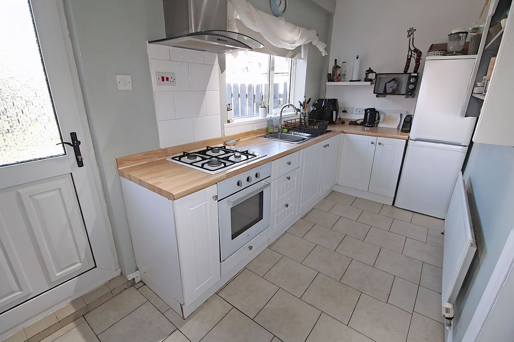 Property photo 3 of 15 Kitchen