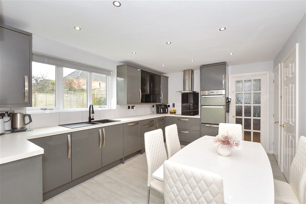 Property photo 3 of 15 Kitchen