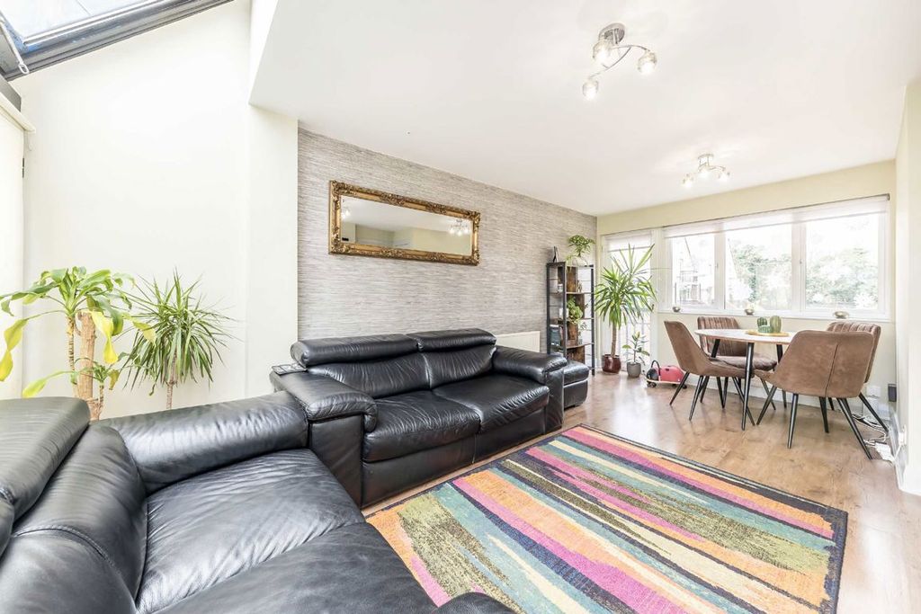 Property photo 2 of 5