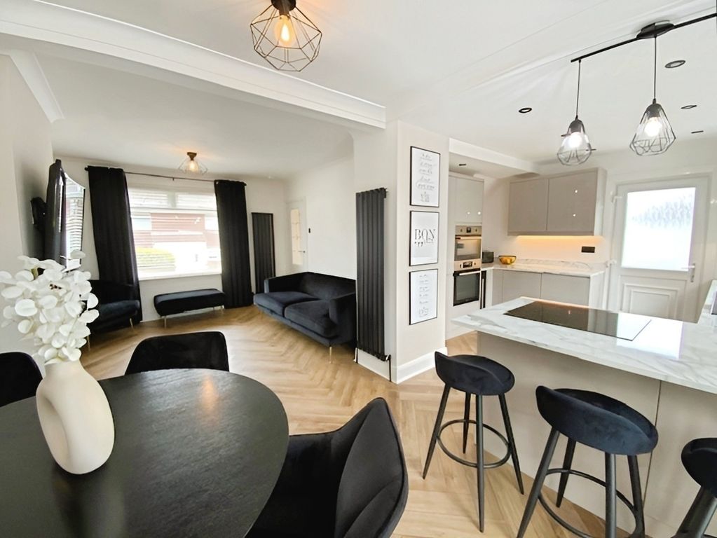 Property photo 3 of 17 Lounge/Dining Room