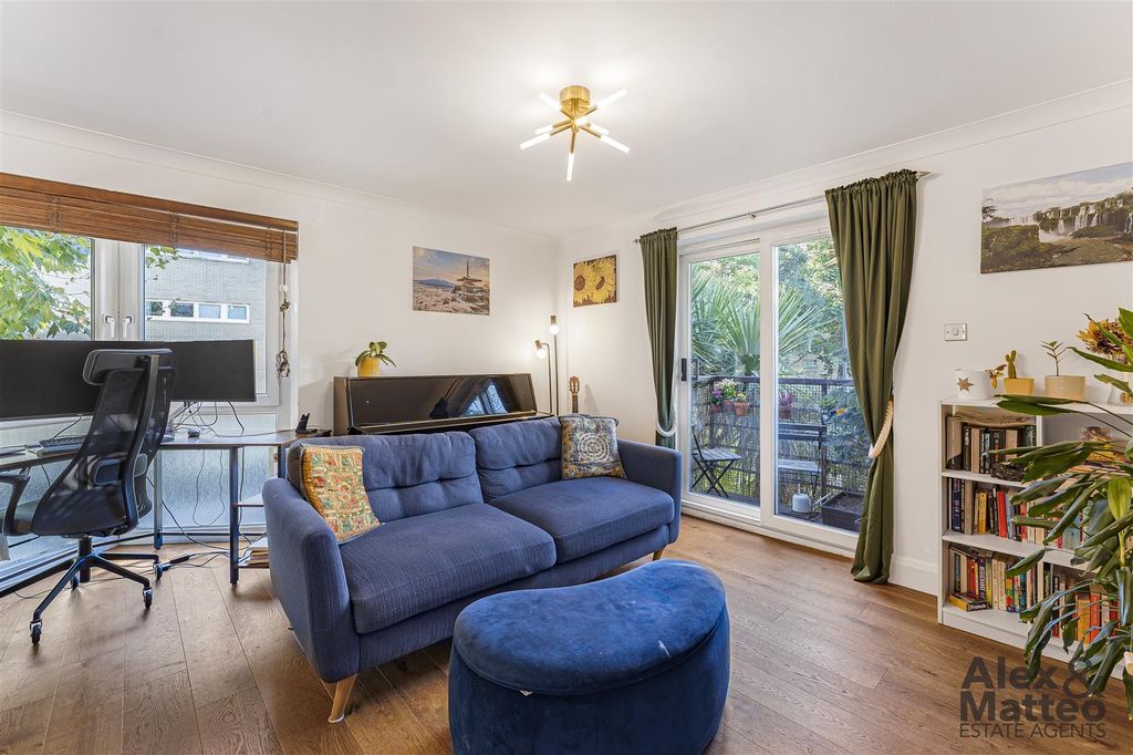 Property photo 2 of 11 Caronia Court