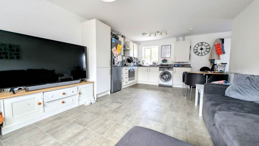 Property photo 3 of 7