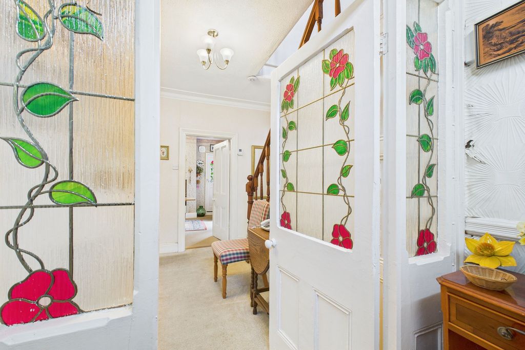 Property photo 2 of 25