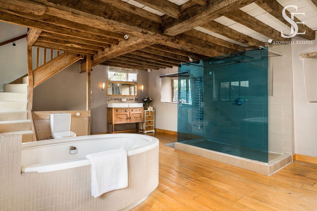 Property photo 3 of 16 Principle Ensuite