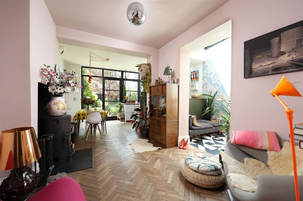 Property photo 2 of 24