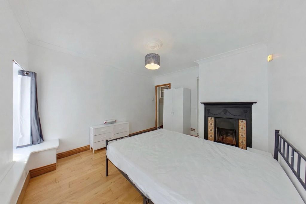 Property photo 3 of 7 Bedroom