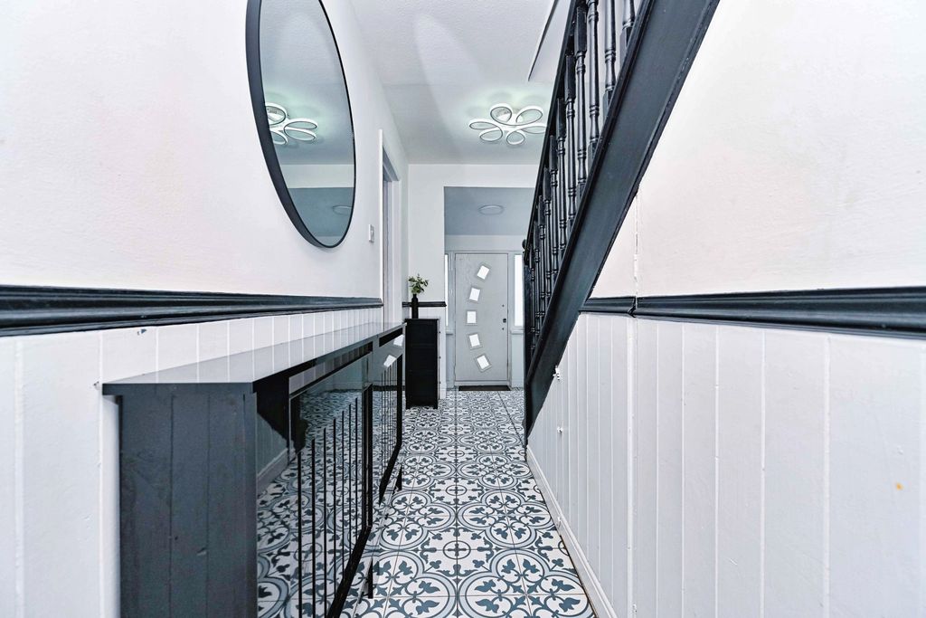 Property photo 2 of 12 Pbox-Img.Jpg