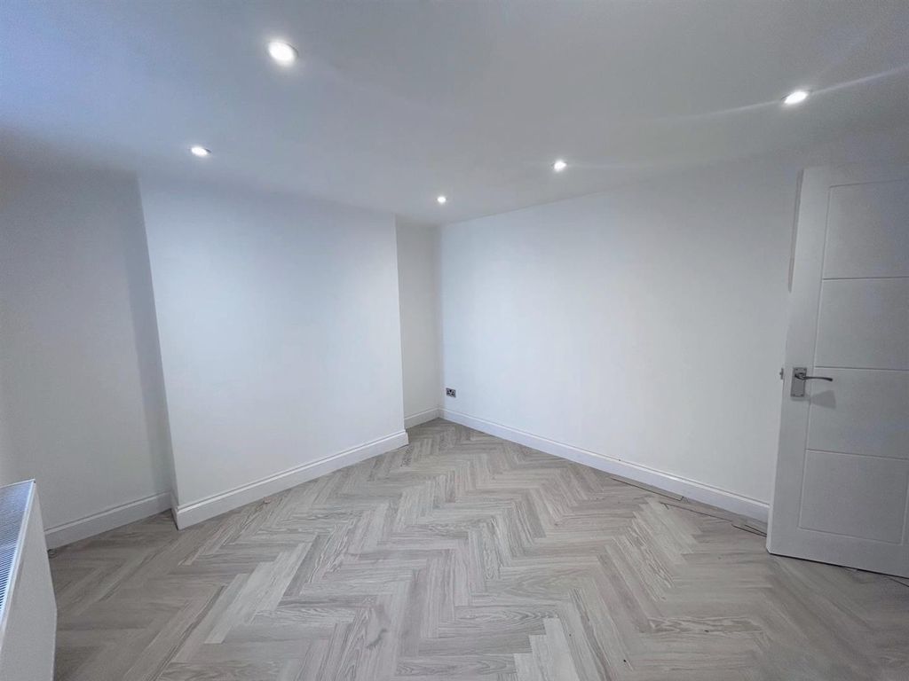 Property photo 1 of 4 Living Space