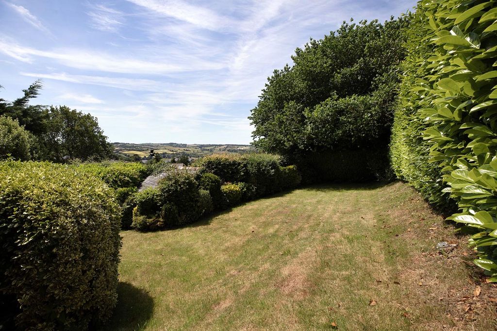 Property photo 2 of 29