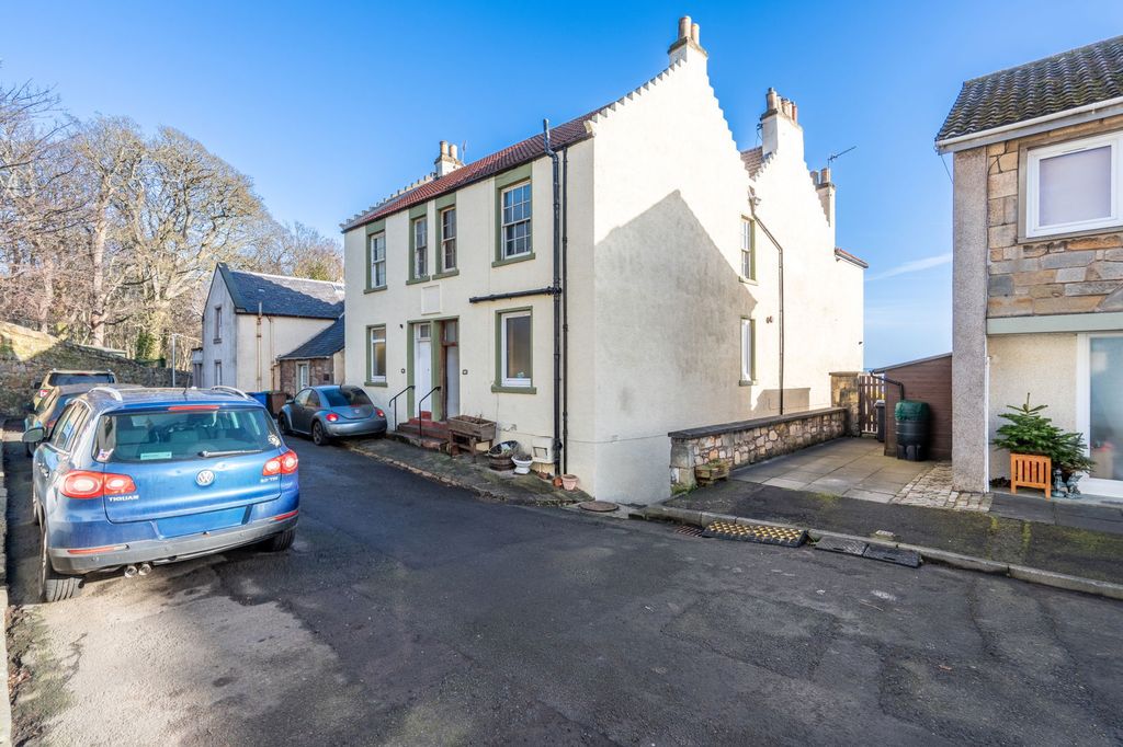 Property photo 2 of 27