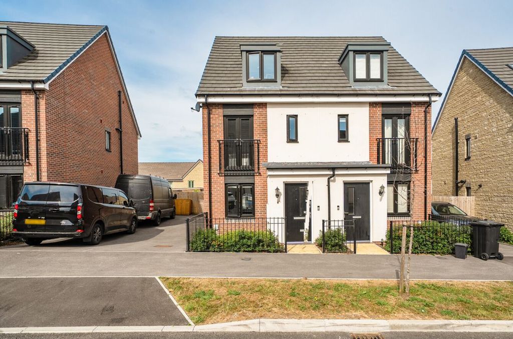 Property photo 1 of 11 148670816A4Cbf8731087