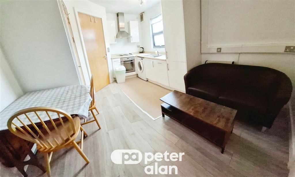 Property photo 2 of 7 Entrance Hall