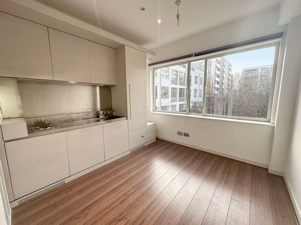 Property photo 2 of 9 Photo 4