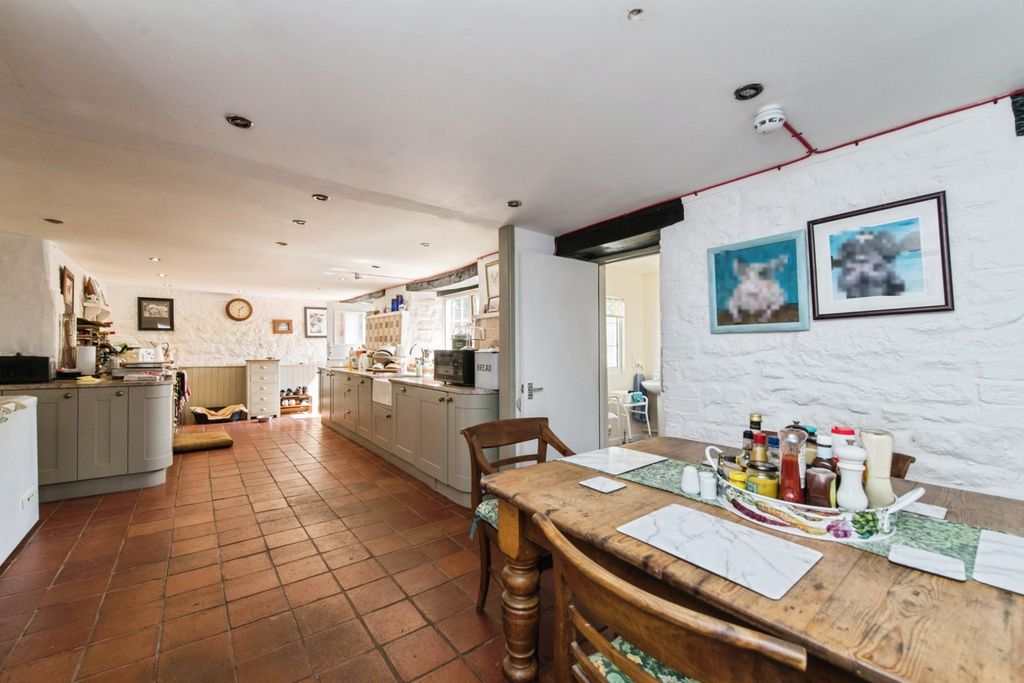Property photo 3 of 20 Pbox-Img.Jpg