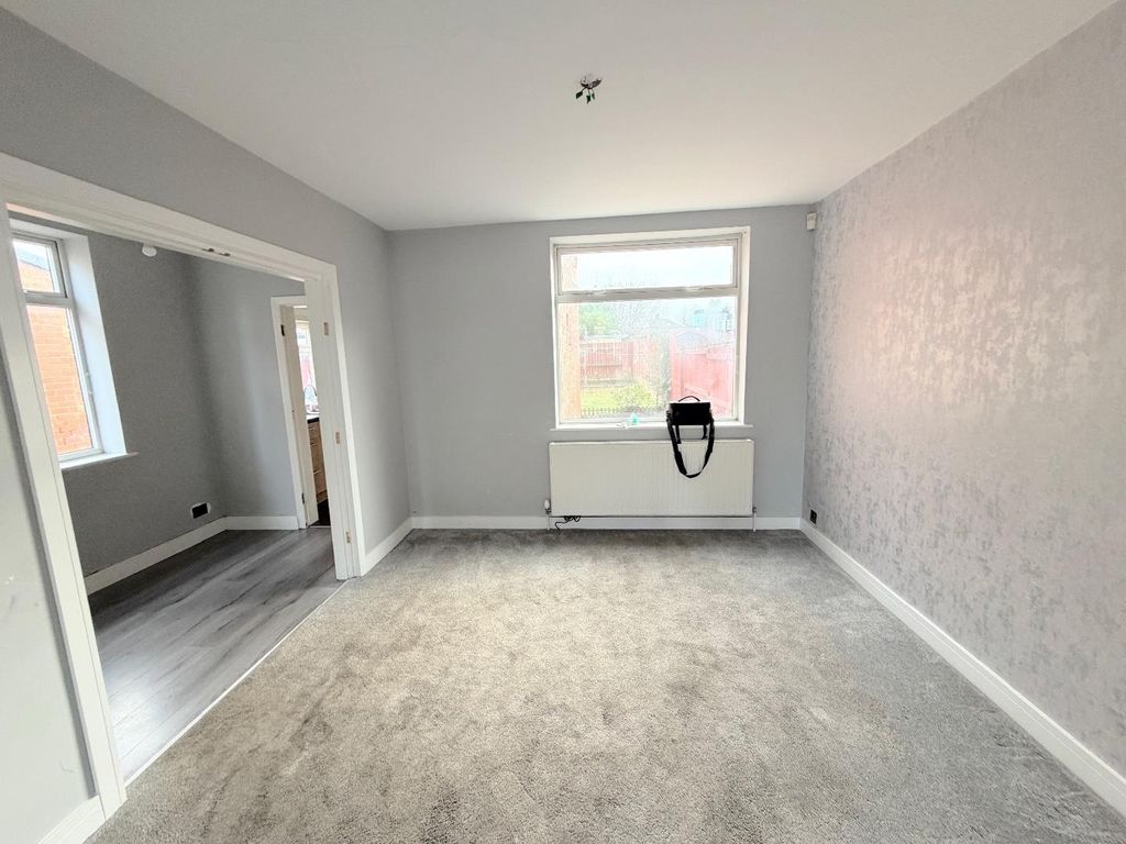 Property photo 3 of 11 Dining Area