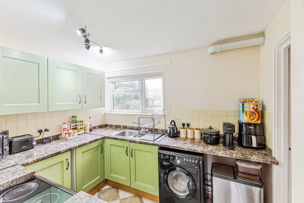 Property photo 3 of 14 Kitchen