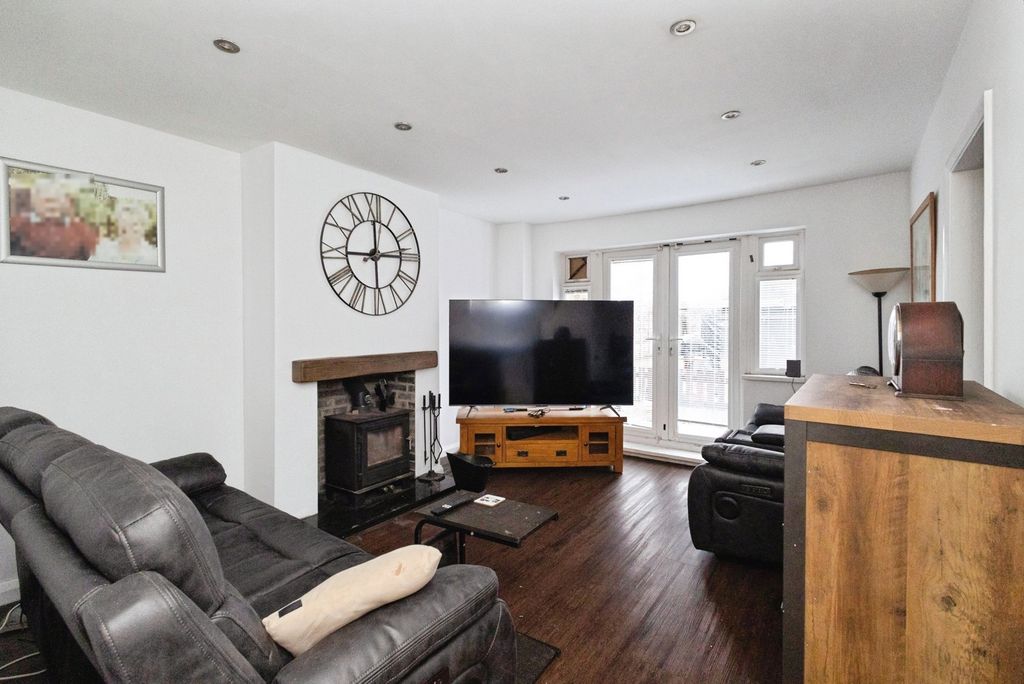 Property photo 2 of 20 Living Room