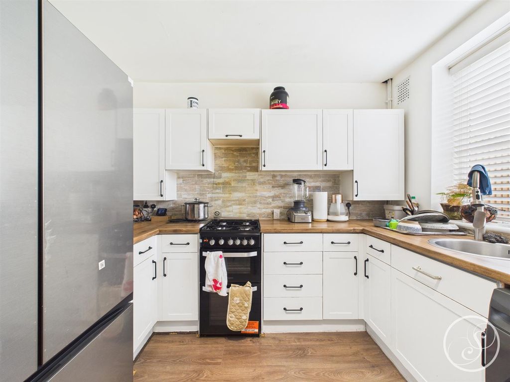 Property photo 3 of 16 Kitchen