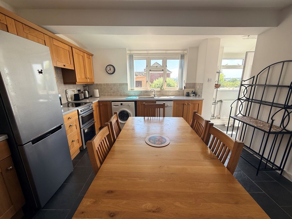 Property photo 3 of 15 Kitchen.