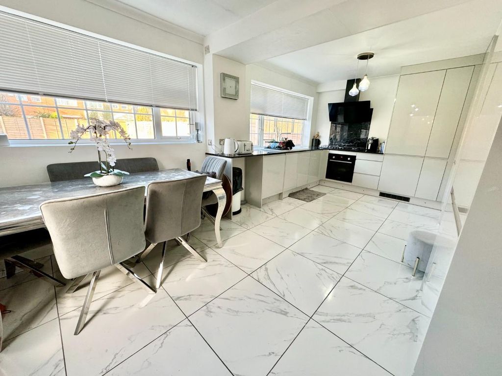 Property photo 2 of 15 Kitchen