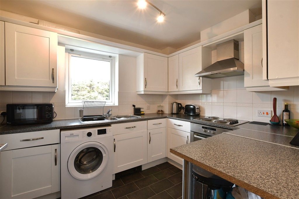 Property photo 3 of 8 Kitchen