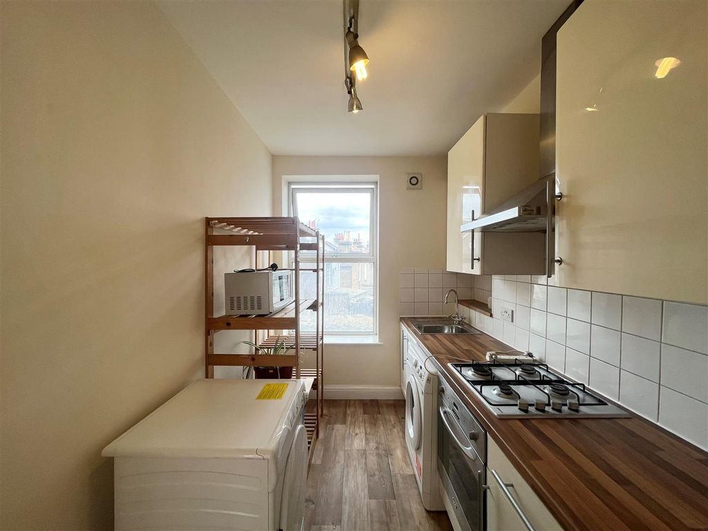 Property photo 3 of 7 Kitchen.Jpg