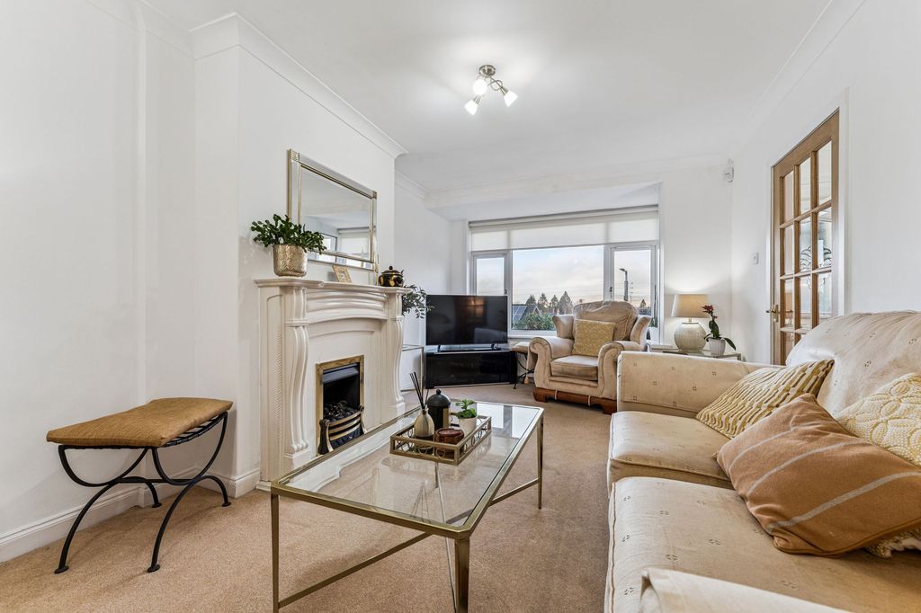 Property photo 2 of 31