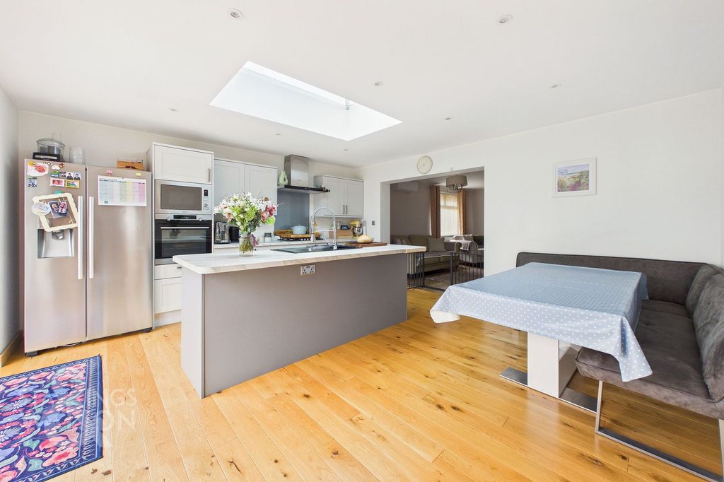 Property photo 3 of 29