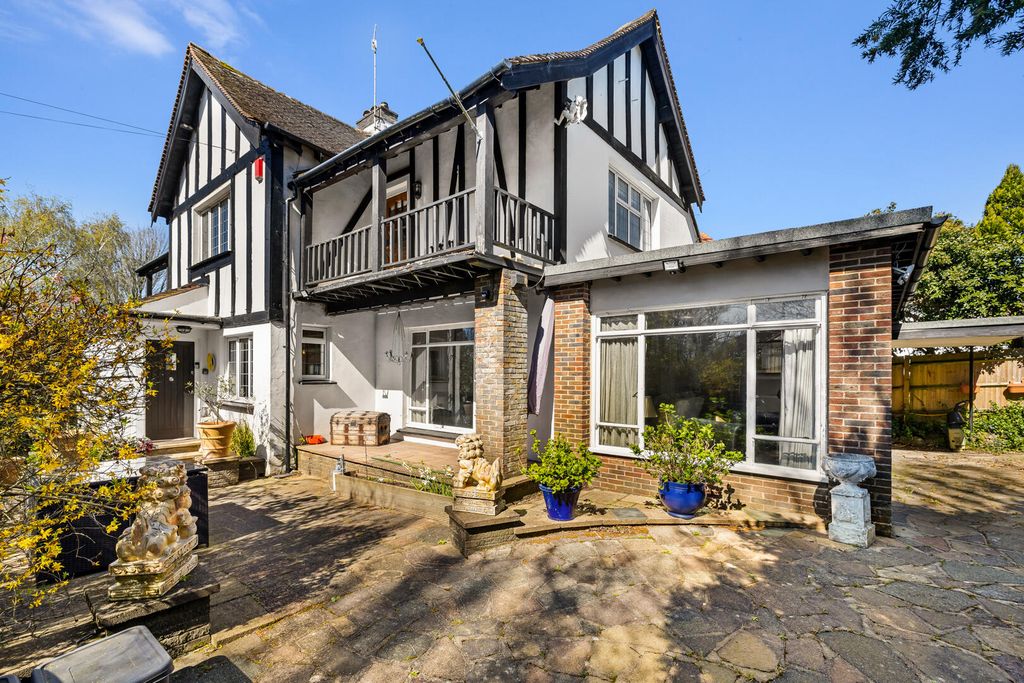 Property photo 2 of 22 Front (Exterior)