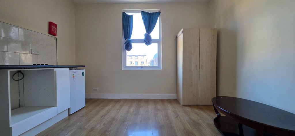 Property photo 1 of 3