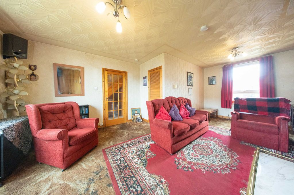 Property photo 2 of 22 Lounge