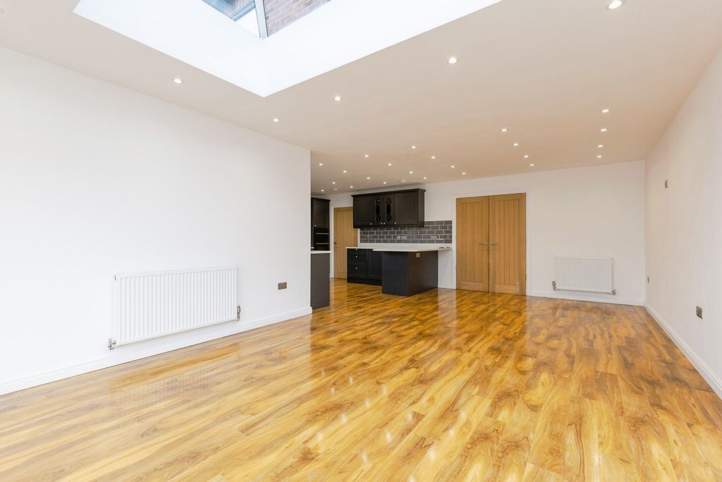 Property photo 3 of 33