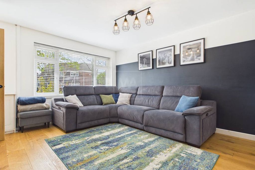 Property photo 2 of 15 Lounge