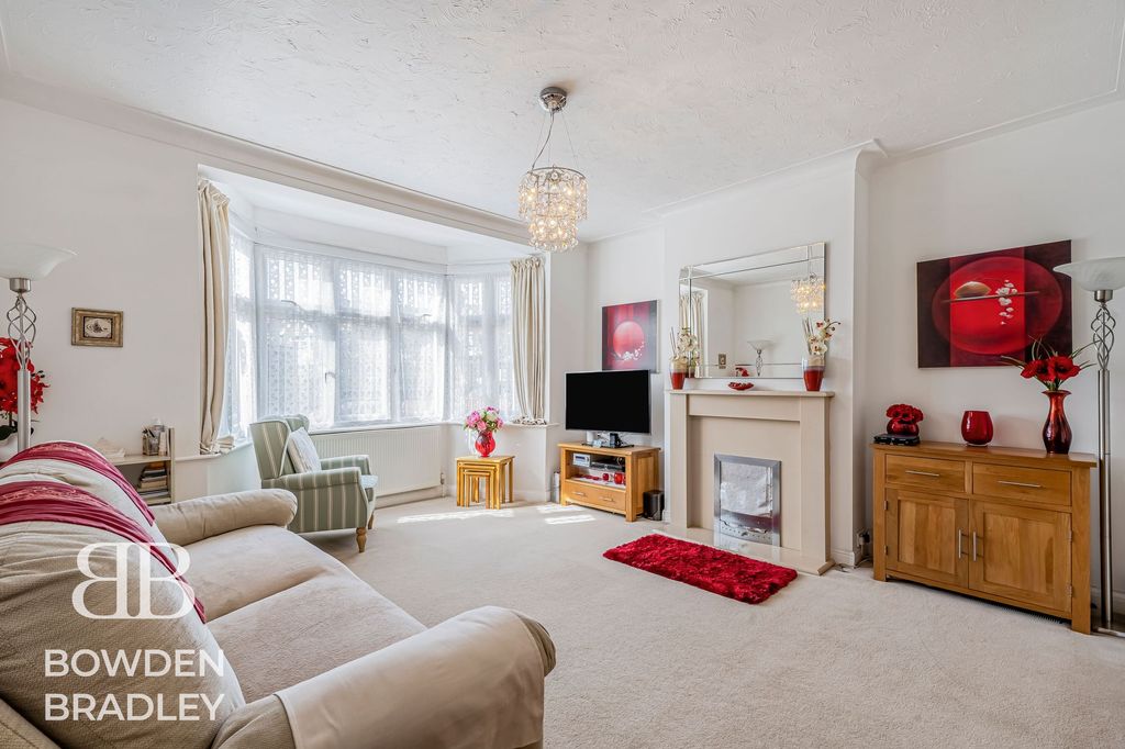 Property photo 2 of 32