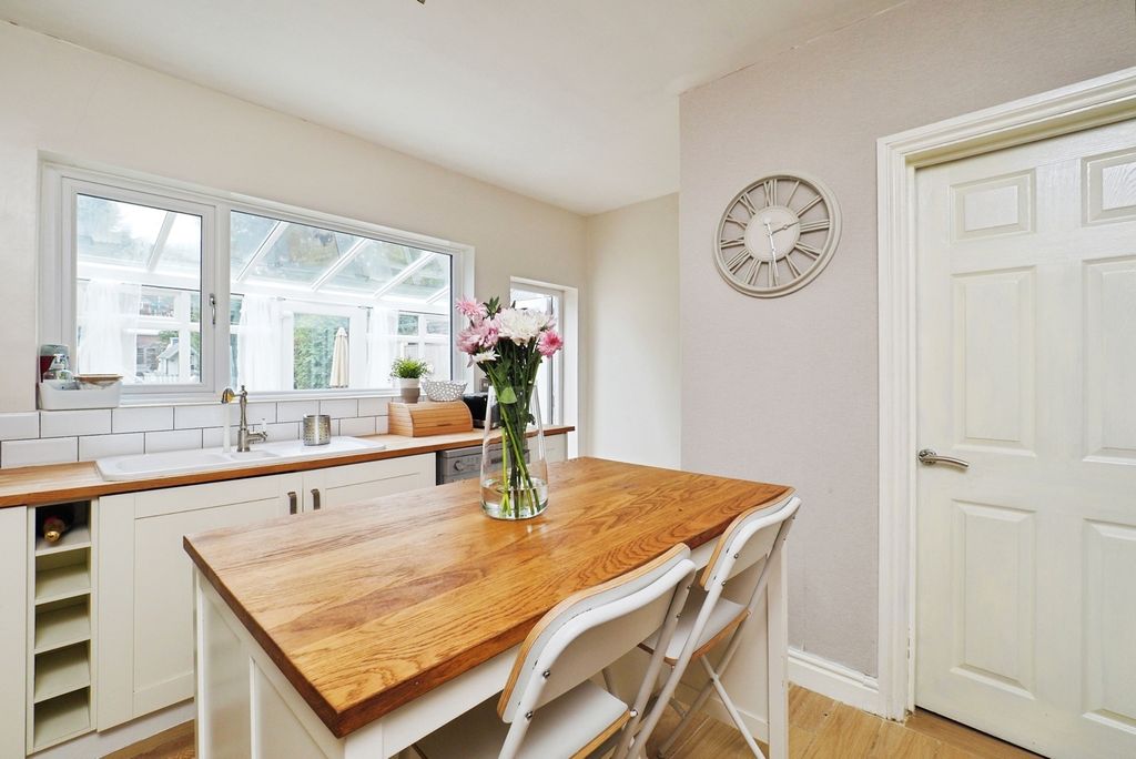 Property photo 2 of 17 Kitchen