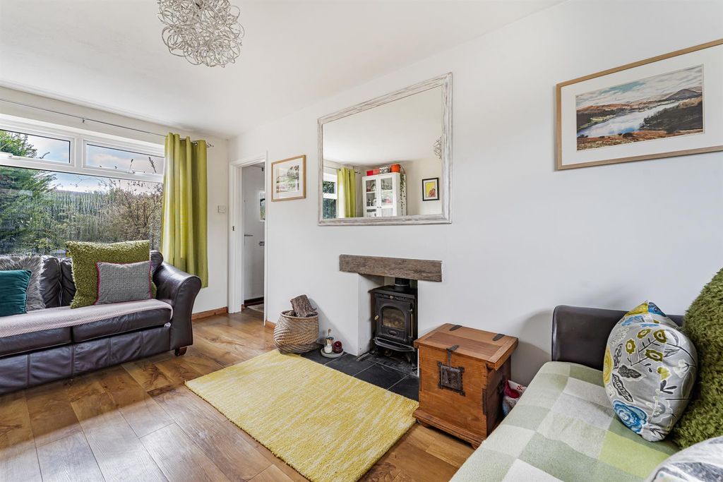 Property photo 3 of 15 12 Twynhams Rd-14.Jpg