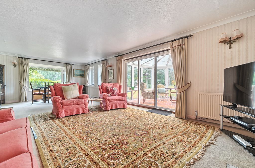 Property photo 3 of 19 1309972-2-684Aa94...