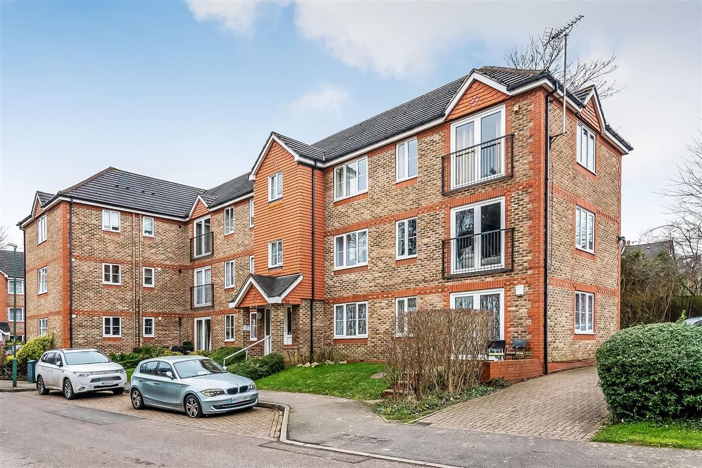 Property photo 1 of 12 18-Sevenoaks-Close-21.Jpg