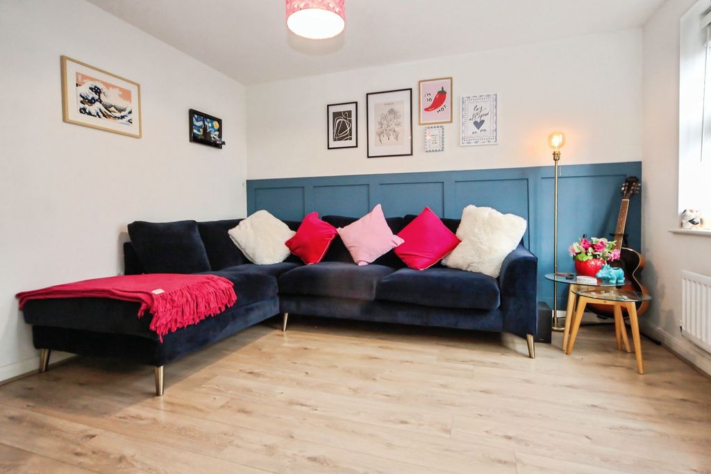 Property photo 3 of 35 Living Room