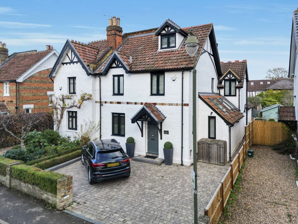 Property photo 1 of 25