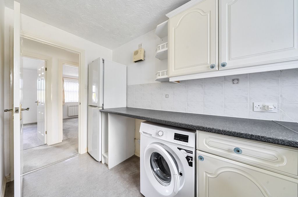 Property photo 2 of 10 1472506-15-6A26Df...