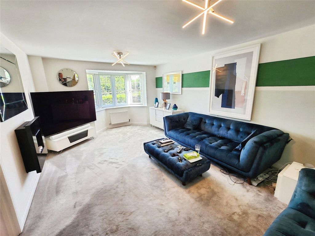 Property photo 2 of 13 Lounge