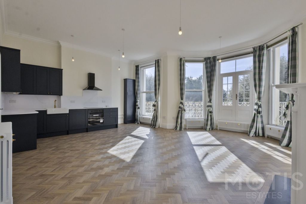 Property photo 2 of 18 Photo 18