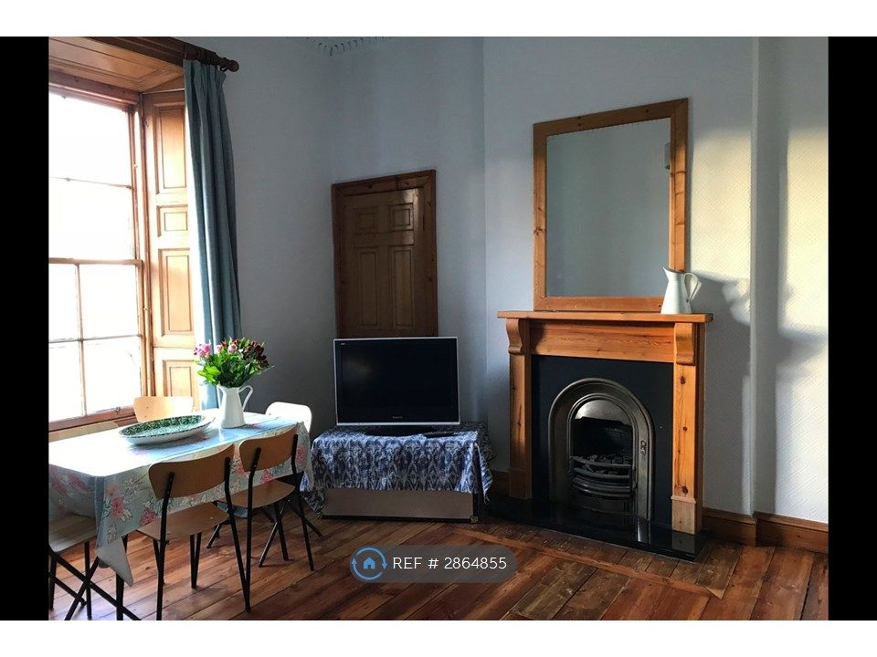 Property photo 3 of 24 Living Room