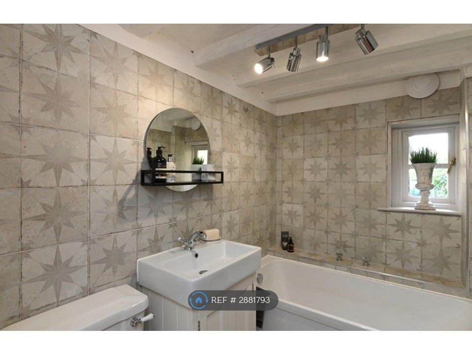 Property photo 3 of 15 Bathroom 1