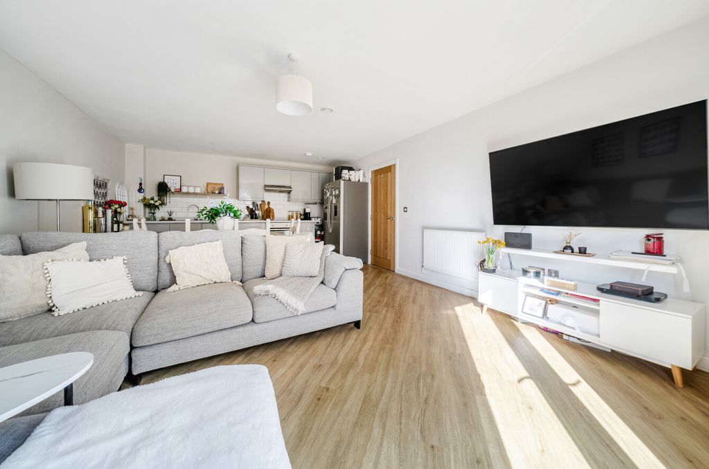 Additional image 11 of 2 bed flat for saleWickham Road, Fareham, Hampshire PO16