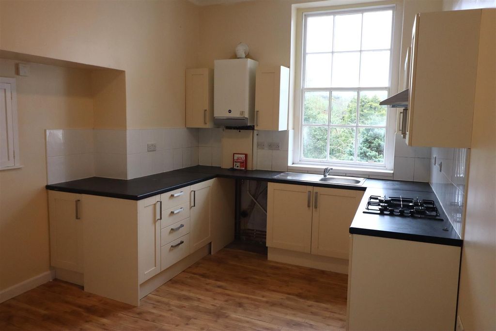 Property photo 3 of 9 Kitchen.Jpg