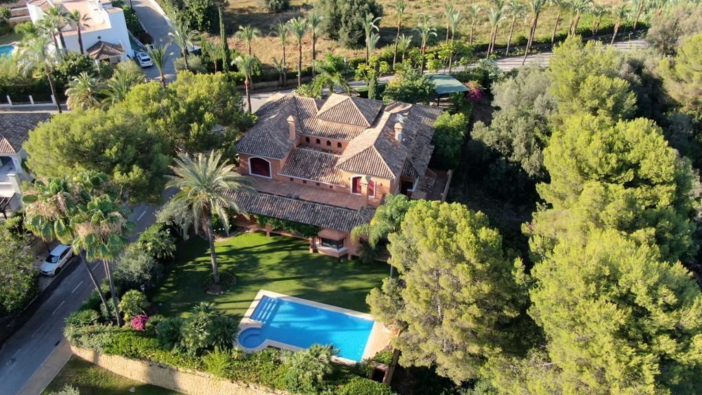 Property photo 2 of 55